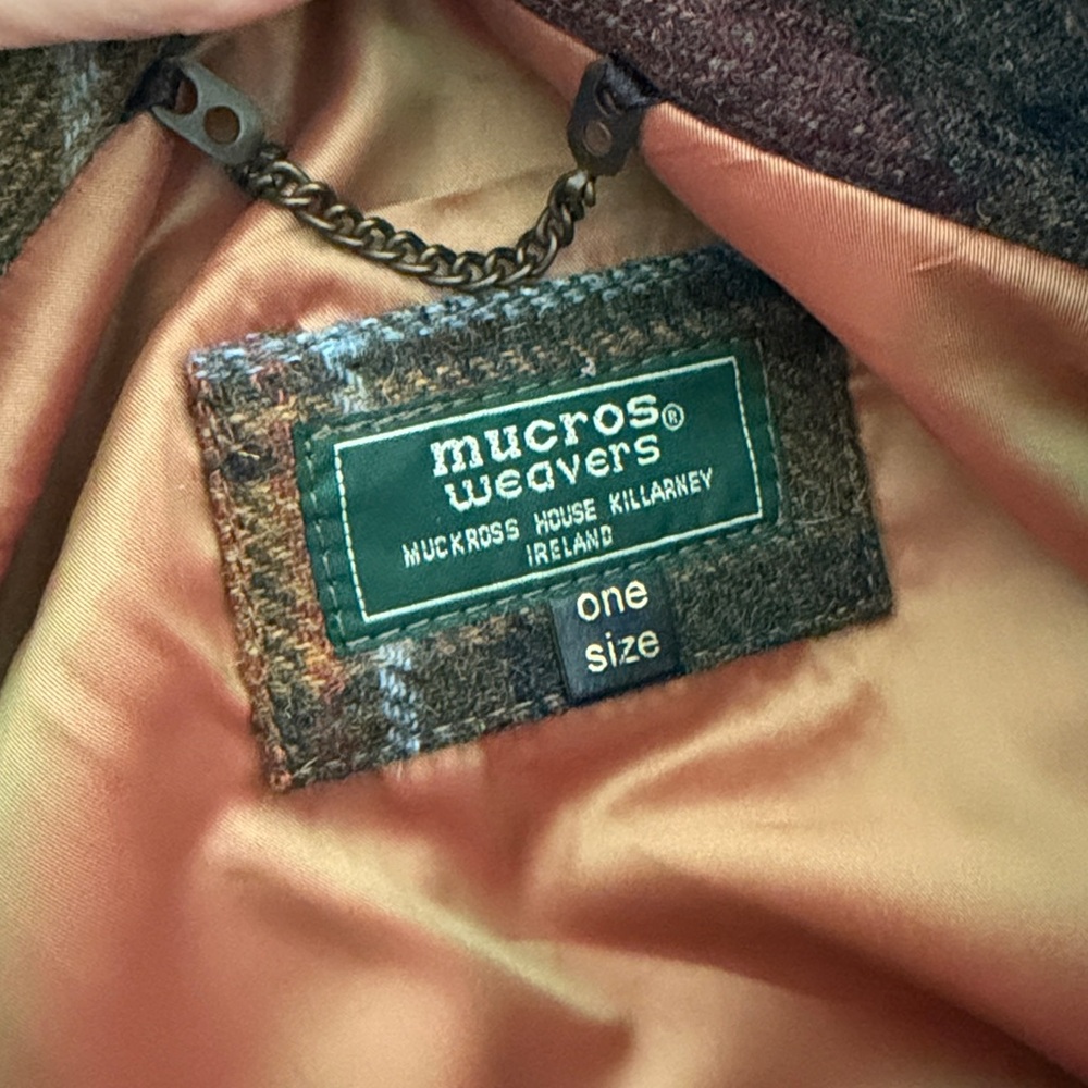 New 100% wool brown green plaid Mucros Weavers Killarney Ireland O/S cape - Picture 4 of 9
